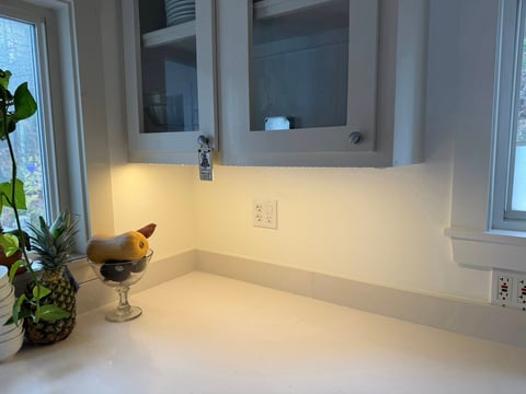 Under cabinet LED lighting