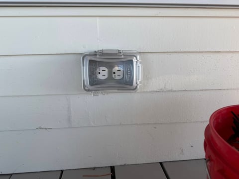 Outdoor electrical outlet